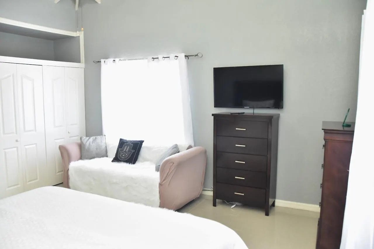 Deluxe Presidential suite 2 bedroom Kingston 0*,