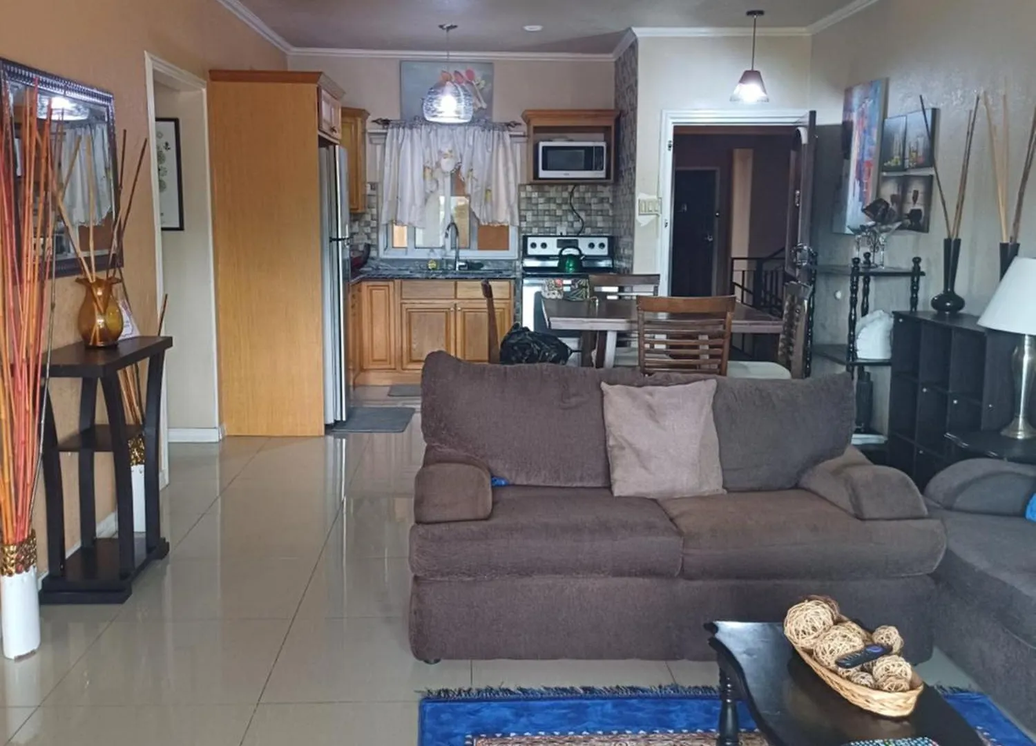 Deluxe Presidential Suite Kingston Apartment